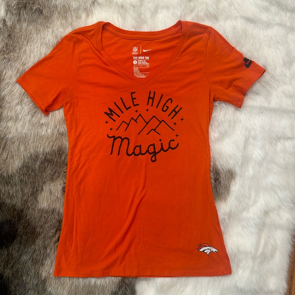 Nike Denver Broncos Mile High Magic NFL T-shirt small football athletic tee